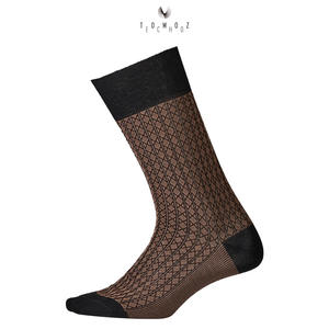 جوارب رجالية عالية الجودة فاخرة بشعار ونمط مخصص طاقم محبوك من النايلون بحجم حر للعمل وموسم الصيف - Product Image 2