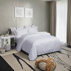 Witte Verticale Streep 4-delige Hotel Beddengoedset 100% Polyester Vezel Dekbedovertrek Lakens Kussensloop Duurzaam Gestreept Beddengoed - Product Image 1