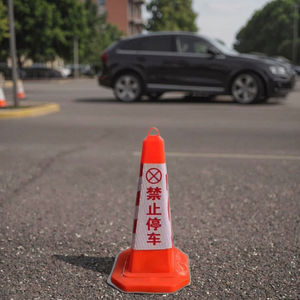 Wettbewerbs fähiger Preis Kunden spezifische Größe/Farbe PVC-Verkehrs straßen kegel mit reflektieren dem Klebeband Sicherheit Flexible reflektierende Hülse - Product Image 2