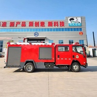 1SUZU ELF 4x2 Truk Tangki Baru 4000L Tangki Air Diesel Truk Pemadam Kebakaran Mesin Pemadam Kebakaran Kota