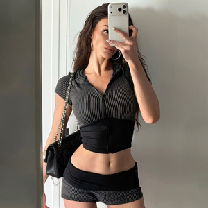 Ensemble deux pièces color-block pour femme, haut court à capuche zippé à rayures et short taille haute, tenue décontractée d'été pour le quotidien - Product Image 3