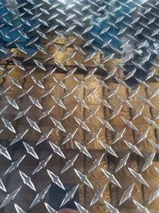 3003 5052 6061 Precio <span class=keywords><strong>de</strong></span> placa a cuadros <span class=keywords><strong>de</strong></span> aluminio Hoja <span class=keywords><strong>de</strong></span> aluminio perforada en relieve Placa <span class=keywords><strong>de</strong></span> aleación <span class=keywords><strong>de</strong></span> aluminio Placa <span class=keywords><strong>de</strong></span> diamante - Product Image 3