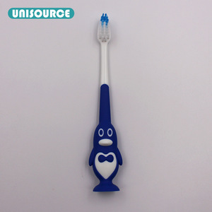 Brosse à dents manuelle pour enfants, motif pingouin de dessin animé, poils colorés haute densité - Product Image 2