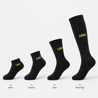 Chaussettes de compression à logo personnalisé pour hommes et jeunes, chaussettes de sport en coton avec des caractéristiques de séchage rapide et respirantes pour la course à pied et l'entraînement