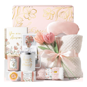 Panier-cadeau de spa luxueux pour femmes - Comprend une bougie parfumée, une bombe de bain, un masque pour les yeux et un coffret cadeau élégant - Parfait - Product Image 6