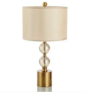 Lumind 2022 lampe de table K9 Crystal Stand Gold Iron Base Fashion Bedroom Bedside Modern Decorative lighting Lampe de table Luxury