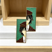 Épinglette personnalisée en émail dur, rectangulaire verticale, avec personnage d'anime garçon et fond vert pailleté