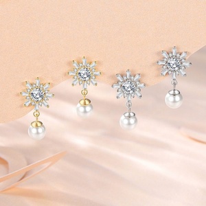 Boucles d'oreilles pendantes personnalisées en acier inoxydable plaqué or 18 carats avec perles, style Huggies, bijoux de mode pour femmes, fourniture directe d'usine - Product Image 4