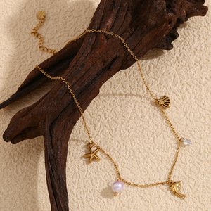 Nuova Collezione Gioielli Oceanici Collana con Ciondolo Placcato Oro 18K Vita Marina Charm Estivo con Conchiglia Stella Marina e Perla - Product Image 4