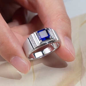 Anillo de Hombre Messi Jewelry MSR-1187 Personalizado en Oro Blanco de 18K con Gema de Zafiro Sintético Corte Asscher - Product Image 3