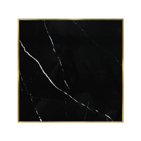 Table de restaurant de luxe sur mesure en pierre frittée carrée, base en acier inoxydable or et noir pour hôtel et bistro