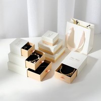 Lot de boîtes à bijoux carrées roses et blanches avec sac à main et ruban assortis pour emballage cadeau de bagues et colliers