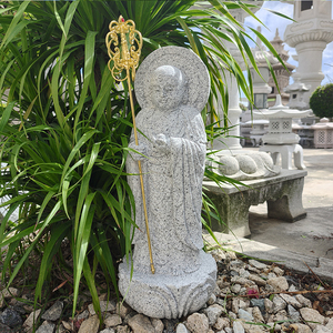 Sculpture sur pierre Ksitigarbha Bodhisattva Sculpture debout Zen Bouddha sculpté à la main Liontin <span class=keywords><strong>Jizo</strong></span> Ornement décoratif de jardin - Product Image 2