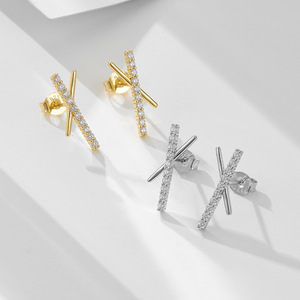 Einzigartige Damen-Kreuz-Ohrringe 18K Vergoldet Kubisches Zirkon Ohrstecker S925 - Product Image 4