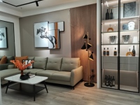 Ensemble d'art mural abstrait moderne et industriel avec cheval, chevalier monochrome et selle, impression jet d'encre sur toile, duo décor équestre, bois foncé