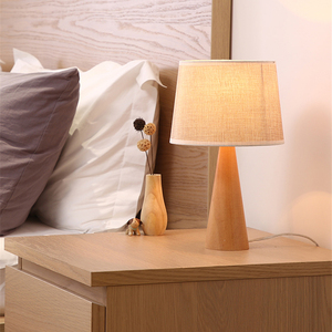 Lampada da Tavolo Moderna con Illuminazione Elettrica in Legno e <span class=keywords><strong>Paralume</strong></span> in Tessuto <span class=keywords><strong>Beige</strong></span> per Soggiorno, Decorazione d'Interni Contemporanea - Product Image 1