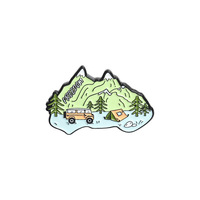 Broches en émail personnalisées - Paysage de randonnée, sommet enneigé, design de dessin animé, broche en métal 3D, attache papillon, objet de collection artistique, extérieur