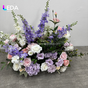 Tapis de sol élégant LEDA en lavande, chemin de table en soie avec fleurs artificielles pour la décoration d'allées de mariage - Product Image 1