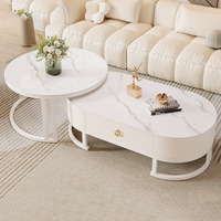 Ensemble de tables basses modernes de style crème avec plateau rond en pierre, tables gigognes de luxe, design décoratif combiné pour salon domestique