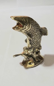 Figura de pez de latón Vintage moderna, diseño de arte hecho a mano con detalles intrincados para decoración del hogar o ocasiones de boda - Product Image 3