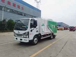 Camion balayeuse intégrée Dongfeng Dolica 6m³ pour nettoyage humide et sec avec fonction d'aspiration - Product Image 1