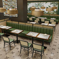 Ensemble de table et chaises de restaurant et bistro moderne avec dossier en rotin tressé et structure en métal, table avec plateau en pierre pour la salle à manger