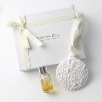 Diffuseur d'huiles essentielles personnalisé en porcelaine en forme de fleur, désodorisant suspendu en céramique parfumée pour armoire, assainisseur d'air en plâtre aromatique
