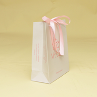 Sac en carton rose personnalisé de luxe avec logo imprimé pour magasin de vêtements, emballage cadeau avec ruban, matériaux recyclés