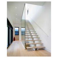 Escalier droit pour les navires et les applications marines, escaliers compacts et robustes conçus pour être utilisés sur les bateaux et les plates-formes offshore
