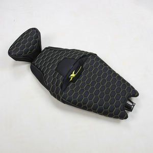 GANE se spécialise dans la production de nouveaux housses de selle de moto en cuir, design à motif hexagonal : améliore l'adhérence et le confort pendant la conduite. - Product Image 1