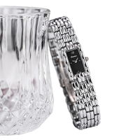 Dimeina Montre pour femme avec bracelet en acier doré Design moderne Nouveau bracelet carré simple à la mode Style Cube de sucre transparent Médiéval