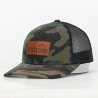 Gorra de camionero con parche de cuero personalizado para exteriores estilo europeo americano estilo callejero tela de encaje corte láser agujero perforado hombres mujeres
