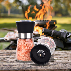 Vente en gros de flacons en plastique carrés de 100 ml, flacons vides pour sel et poivre avec outil d'assaisonnement aux épices - Product Image 6