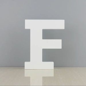 Lettera E in legno bianca, decorazione 3D per insegne murali, decorazione per la casa - Product Image 1