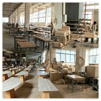 Tables et chaises pour événements hôteliers très demandées, style moderne luxueux avec finition dorée, chaises de banquet de mariage