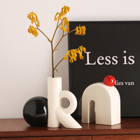 Vase OK moderne abstrait en céramique, vase à fleurs sculptural, décoration minimaliste pour la maison, vase décoratif de table, vente en gros d'usine OEM