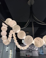 Lustre suspendu moderne et personnalisé en albâtre perlé 3000K pour escaliers, salon et cuisine