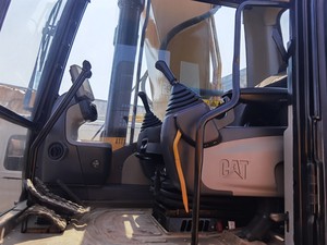Excavatrice hydraulique sur chenilles Caterpillar CAT 330D2 d'occasion, presque neuve, faible nombre d'heures de fonctionnement, vente chaude - Product Image 5