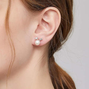 Pendientes elegantes con forma de conejo con perlas de imitación chapadas en plata para mujer, diseño clásico de animales, joyería de regalo - Product Image 4