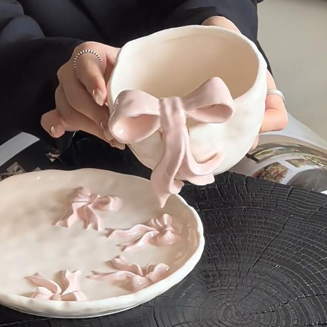 2025 New Arrival Embossed Bow Ceramic Tableware Set Hand Painted Rice Noodle Bowl Decorative Ceramic Plate