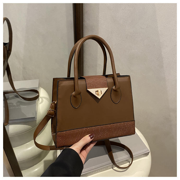 สีน้ำตาล