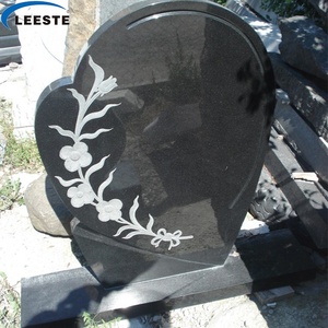 Mármol y granito con lápida de una sola cruz y corazón negro - Product Image 2