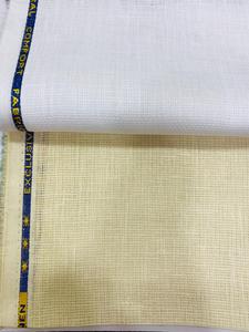 Tissu en coton et lin tissé léger et élégant avec finition teinte unie, texture douce et respirante, et confort optimal toute la journée - Product Image 3
