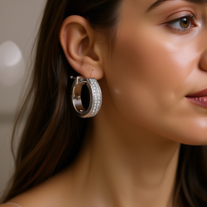 Orecchini a Cerchio in Oro Bianco Glic E3327 con Diamanti Incastonati a Canale, Gioielli di Lusso per Donna - Product Image 2