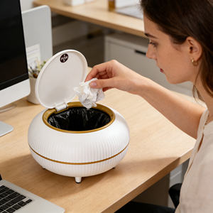 Mini Organizador de Escritorio Blanco Personalizado, Cubo de <span class=keywords><strong>Basura</strong></span> Pequeño de Plástico con Tapa, Tipo Push - Product Image 1