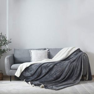 Wholesale High Quality Solid 2 Ply Plain Custom Logo Anti-Pilling Throw <b>Blankets</b> <b>Warm</b> Thick Double Layer Flannel Sherpa Fleece - Product Image 2