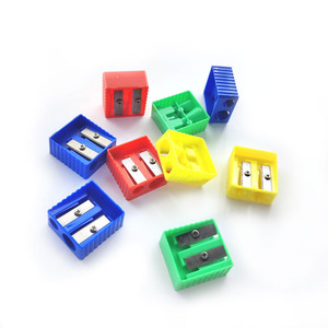 Taille-crayon carré à deux trous, 4 couleurs mélangées, pour enfants, fournitures scolaires attrayantes - Product Image 4