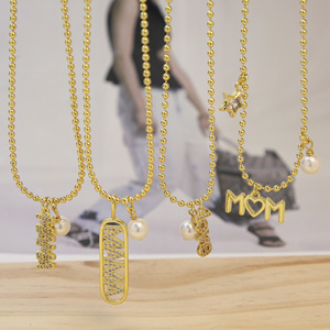 Collana con Ciondolo a Forma di Stella con Scritta LOVE MAMA MOM in Zirconi, Placcata in Oro 18K, Regalo di Moda per la Festa della Mamma - Product Image 1