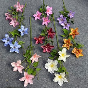 Bouquets de Clématites Artificielles Fleurs en Soie Réalistes Décorations de Mariage - Product Image 2