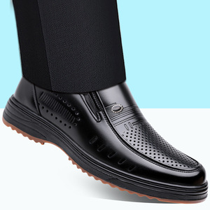 Sandalias de verano para hombre, transpirables, con diseño hueco, de cuero, con punta cerrada, suela de goma, estilo papá. - Product Image 3